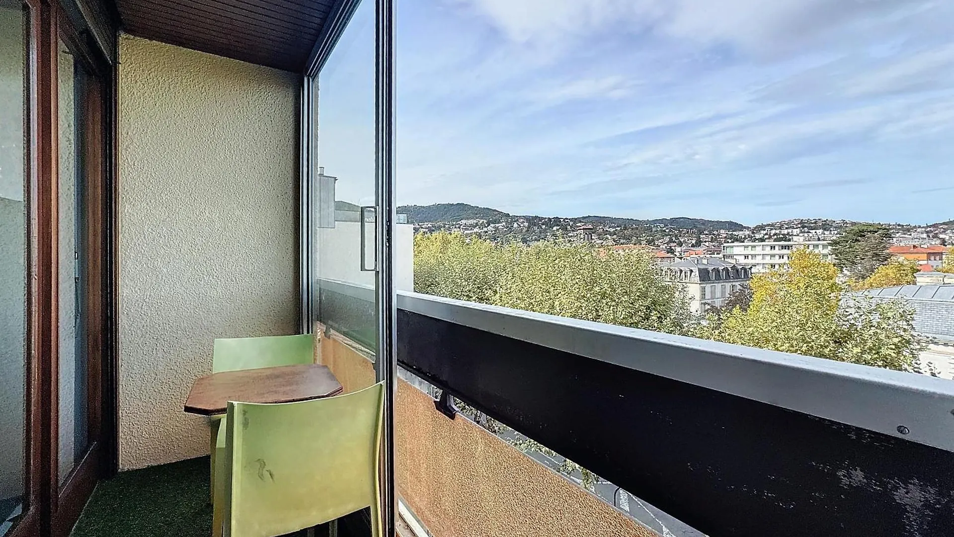La Lassolas - Charmant T2 Avec Balcon Et Garage Chamalières Appartement