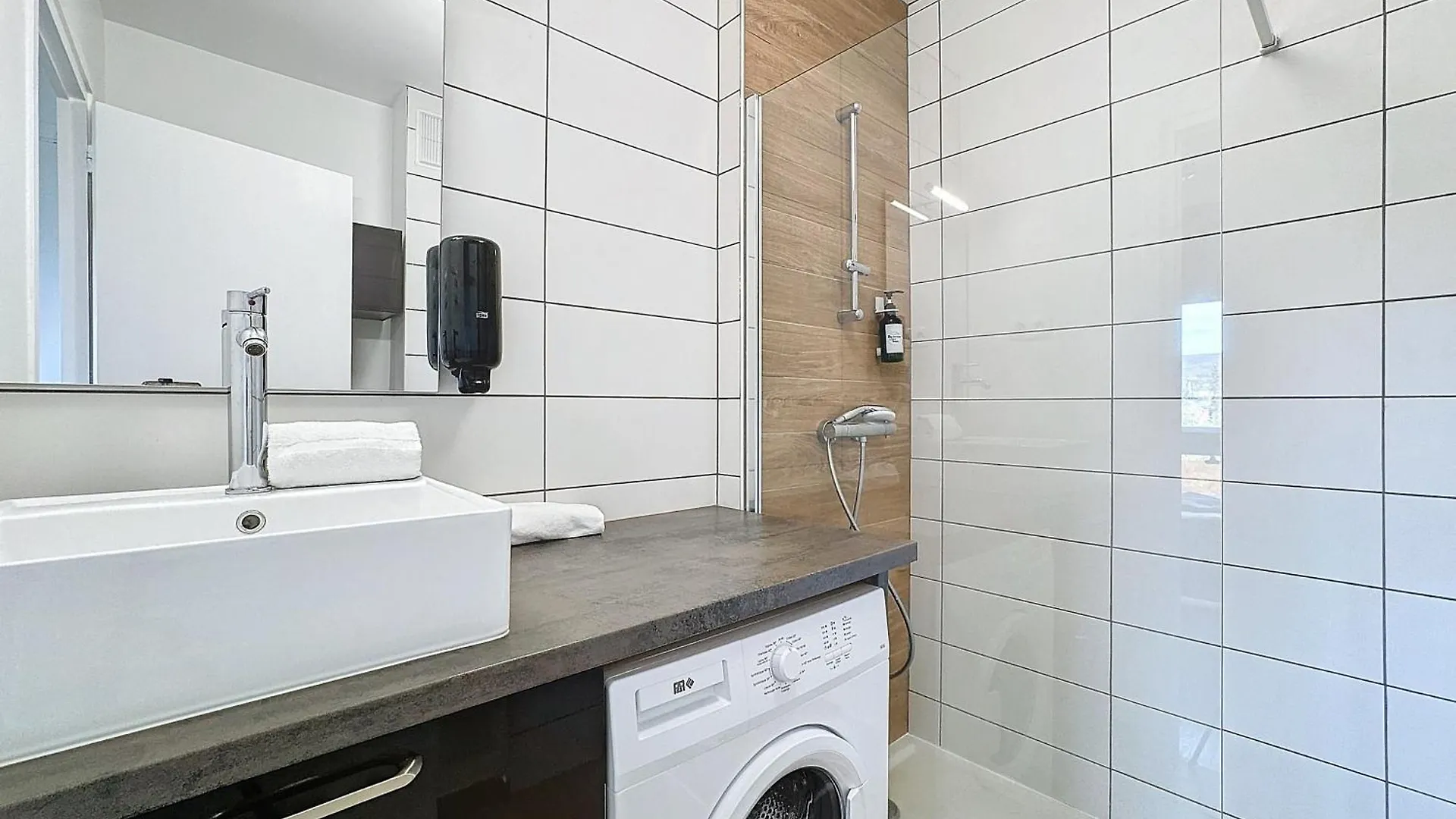 La Lassolas - Charmant T2 Avec Balcon Et Garage Chamalières Appartement
